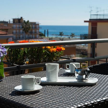 Hotel Ristorante La Marina Mhotelsgroup San Bartolomeo al Mare Kültér fotó