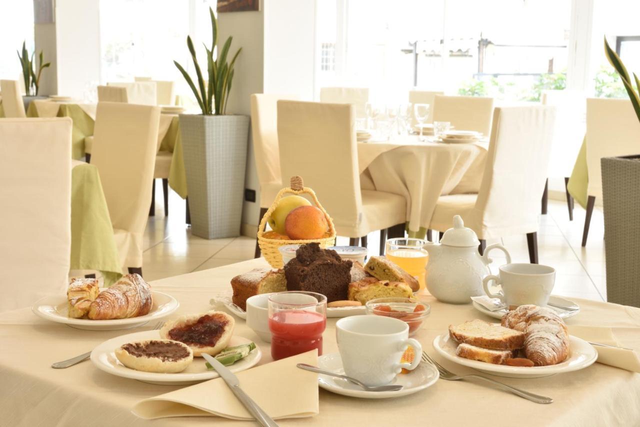 Hotel Ristorante La Marina Mhotelsgroup San Bartolomeo al Mare Kültér fotó