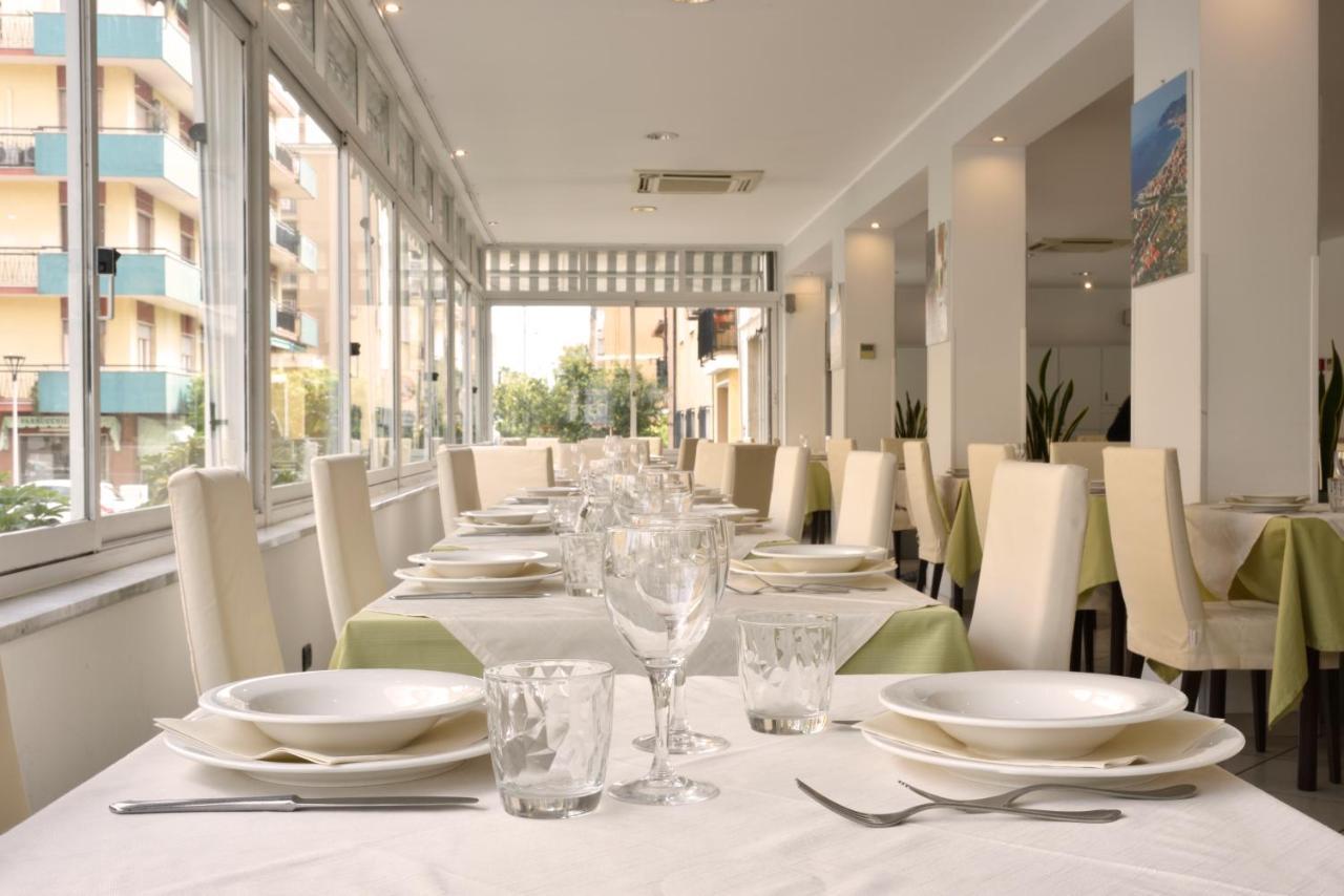 Hotel Ristorante La Marina Mhotelsgroup San Bartolomeo al Mare Kültér fotó