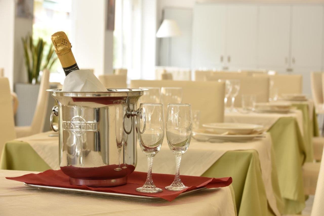 Hotel Ristorante La Marina Mhotelsgroup San Bartolomeo al Mare Kültér fotó