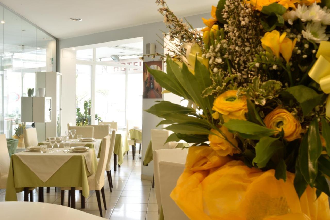 Hotel Ristorante La Marina Mhotelsgroup San Bartolomeo al Mare Kültér fotó