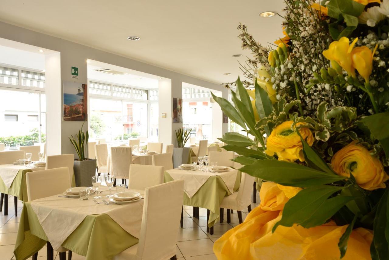 Hotel Ristorante La Marina Mhotelsgroup San Bartolomeo al Mare Kültér fotó