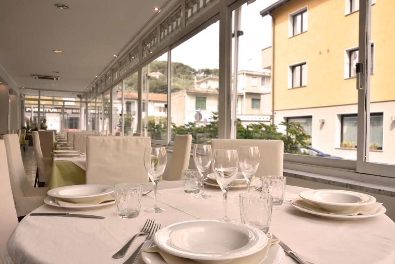 Hotel Ristorante La Marina Mhotelsgroup San Bartolomeo al Mare Kültér fotó