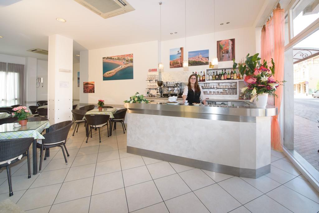 Hotel Ristorante La Marina Mhotelsgroup San Bartolomeo al Mare Kültér fotó