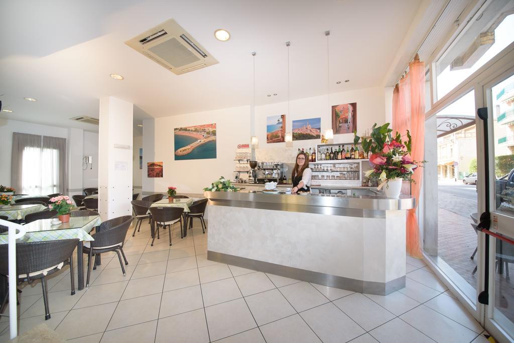 Hotel Ristorante La Marina Mhotelsgroup San Bartolomeo al Mare Kültér fotó